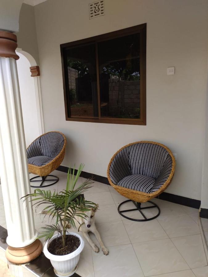 Bed and Breakfast New Dream House à Arusha Extérieur photo